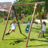 Portique balançoire en bois Soulet avec enfants dans un jardin