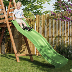 Toboggan olive Soulet installé sur une aire de jeux en bois dans un jardin