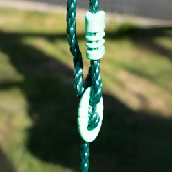 Zoom fixation agrès mousqueton corde