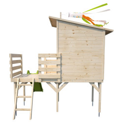 Cabane en bois verni sur pilotis avec toit plat et toboggan pour enfants – Portland - Vue de gauche