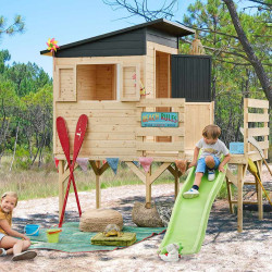 Cabane en bois verni sur pilotis avec toit plat et toboggan pour enfants – Portland - Usage familial en extérieur