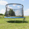 Trampoline extérieur 3m66 pour enfants avec filet de protection - Vue de face dans un jardin