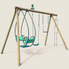 Vue principale de la balançoire en bois Julie avec 4 agrès incluant trapèze et échelle, structure de jeu extérieure pour enfants
