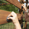 Détail des prises du mur d’escalade du portique multisport ACHILLE