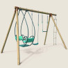 Vue principale de la balançoire en bois Julie avec 4 agrès incluant trapèze et échelle, structure de jeu extérieure pour enfants