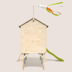 Cabaña de madera sobre pilotes con tobogán para niños – Joséphine