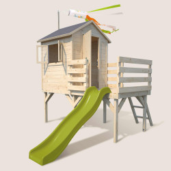 Cabaña de madera sobre pilotes con tobogán para niños – Joséphine