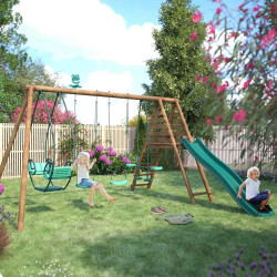 Parque infantil con columpios y tobogán de madera - Jacinthe