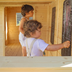 Cabaña de madera con patio cubierto para niños – Sarah - Interior de pizarra