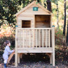 Cabaña infantil de madera tratada sobre pilotes Winny - Niño subiendo la escalera