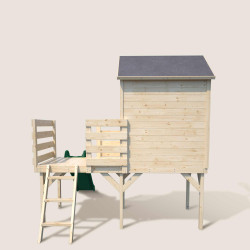Cabaña de madera sobre pilotes con tobogán para niños – Joséphine