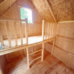 Cabaña alta de madera sobre pilotes para niños - Duplex