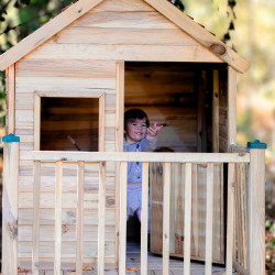 Cabaña de madera tratada sobre pilotes para niños - Winny